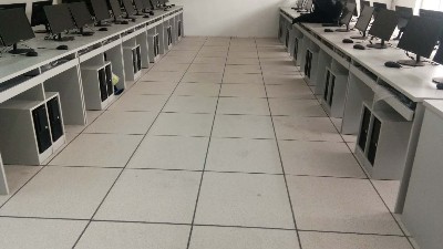 购买学校机房防静电地板哪家便宜？厂家报价单都在这里?